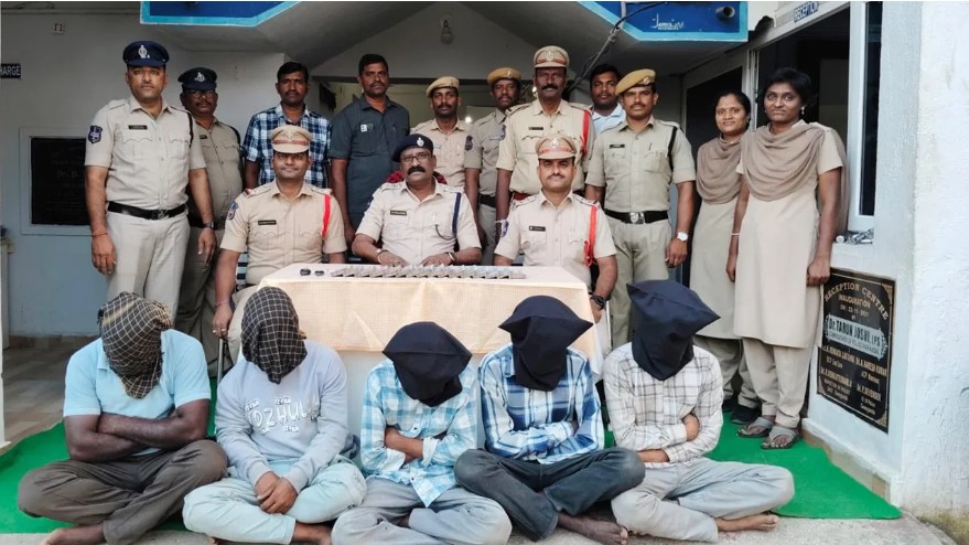 జైలులో స్నేహం.. మాంచి ప్లాన్‌తో బయటకు వచ్చారు..